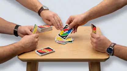 UNO!™ wird zum Treffpunkt: Wie kurze Runden Gemeinschaft schaffen